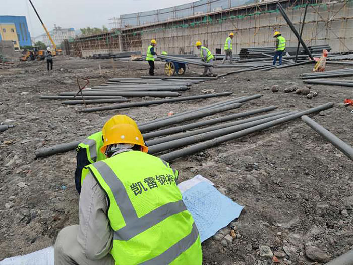 新泰螺栓球网架结构